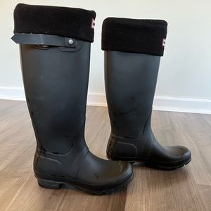 Size 7 Hunter boots with liners